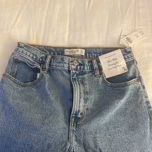 Brand new Abercrombie 90s straight ultra high rise jean, 29 extra short